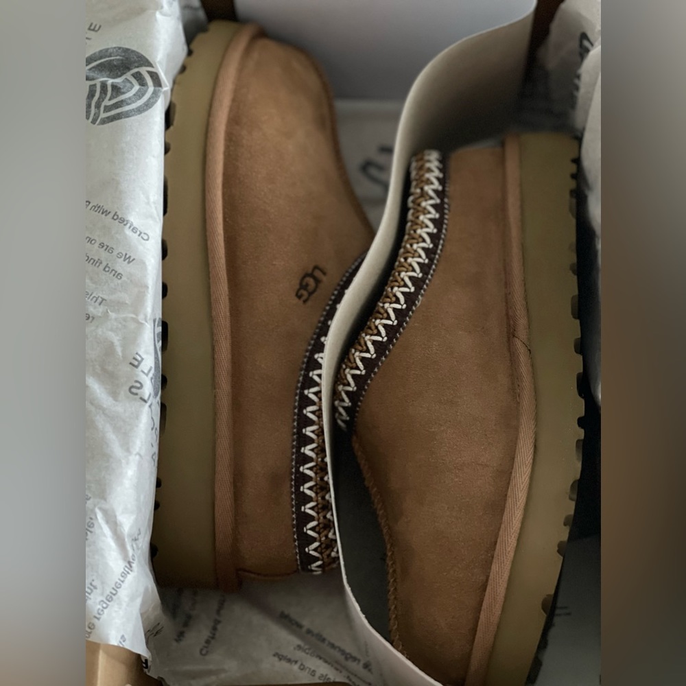 Brand new in box. Never worn. Ugg Tasman. Size 6!